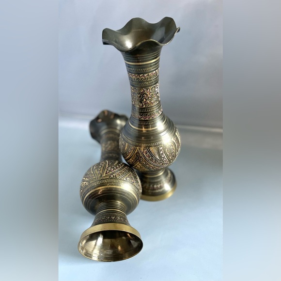 Pair of Vintage Solid Brass Vases Hand Etched gold red Enamel Floral Design - Picture 9 of 10